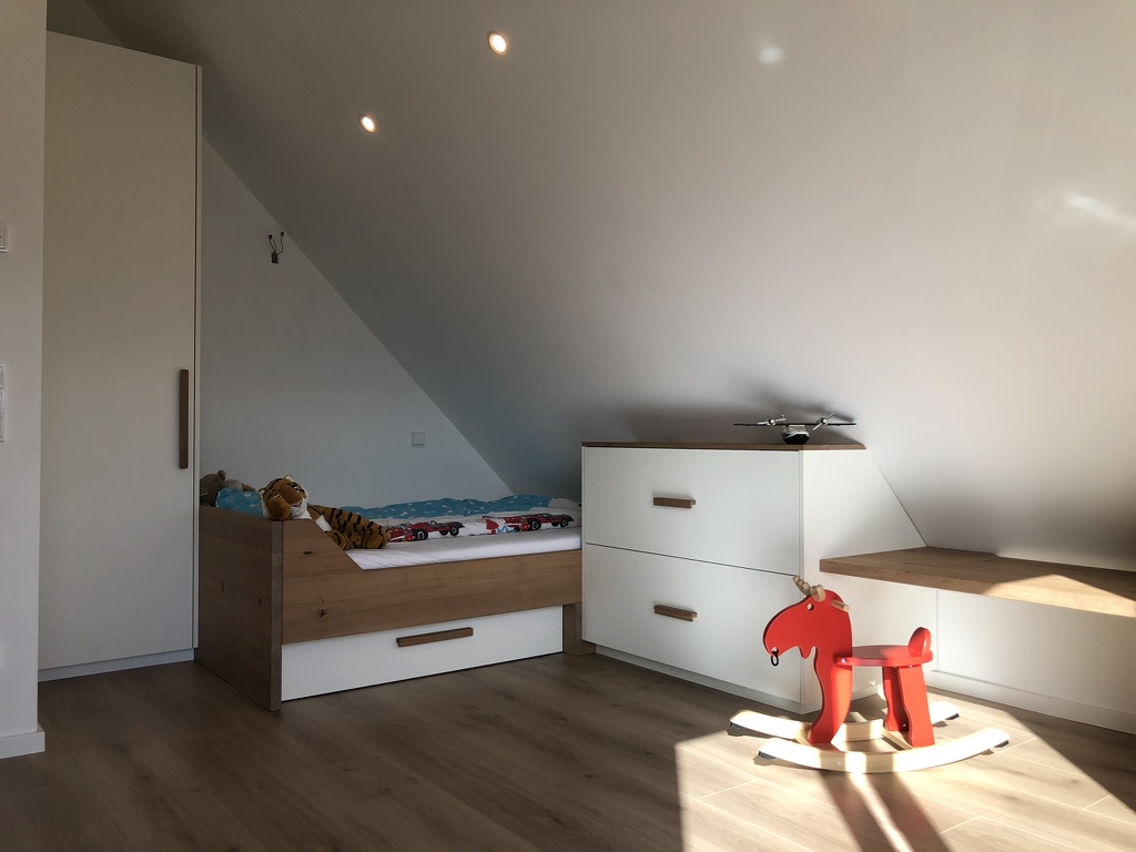 Kinderzimmerausbau unter der Dachschräge